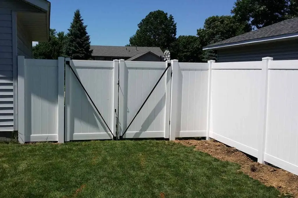 6 White Vinyl Privacy Fence Double Drive Gate