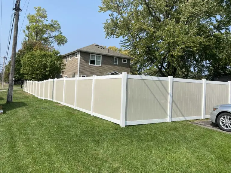Two Tone Vinyl Privacy Fence (3)