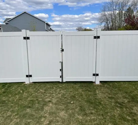 White Vinyl Privacy Fence Mn (10)