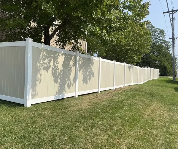 Two Tone Vinyl Privacy Fence (2)